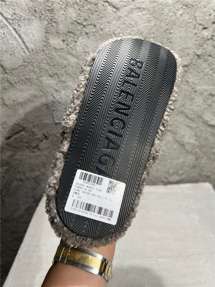 BLCG SLIPPERS